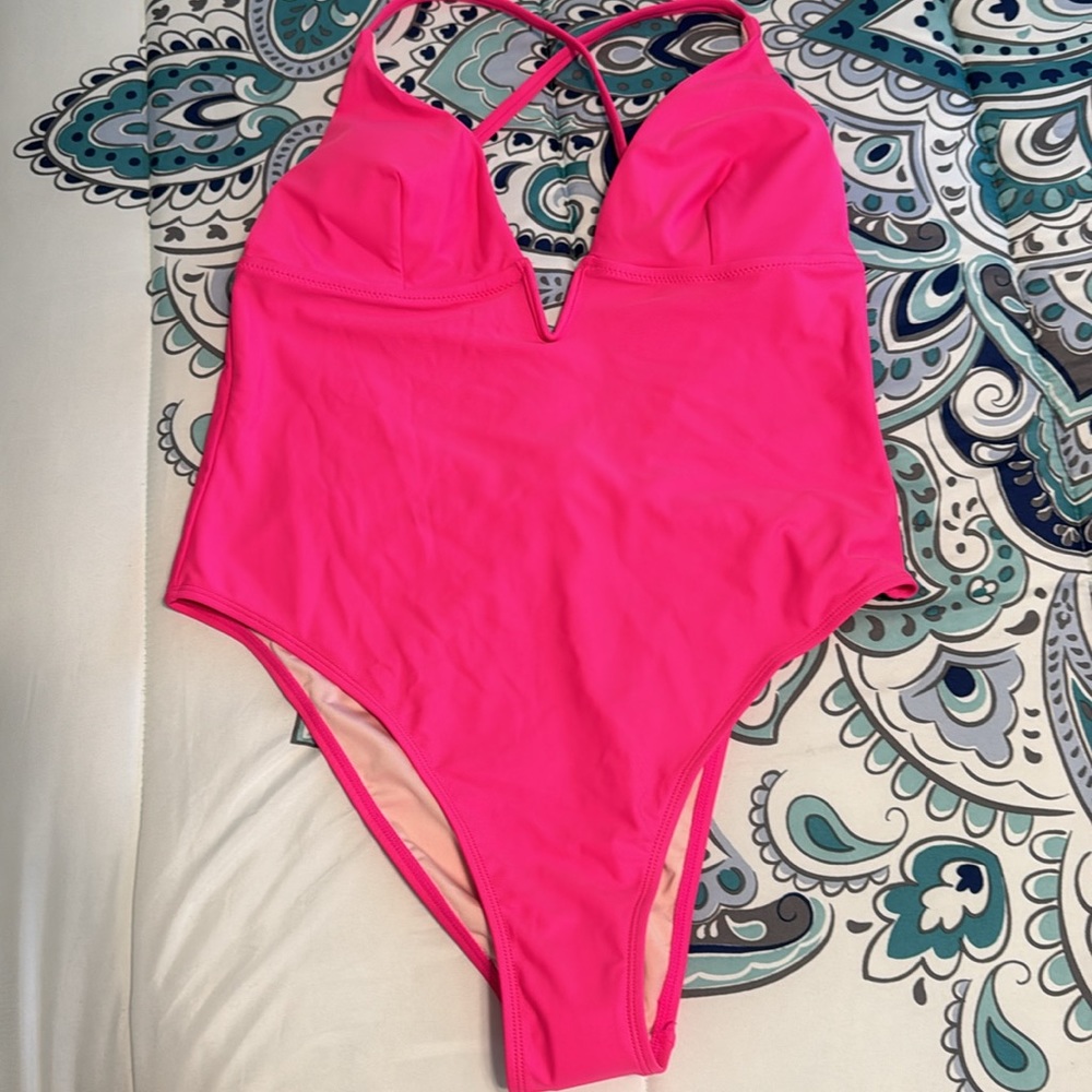 ☀️NWOT Cupshe Deep V Neck Hot Pink Crisscross Back swimsuit L - Picture 4 of 8